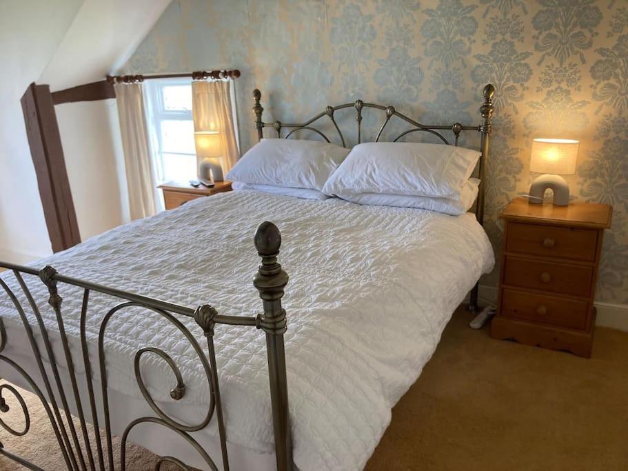 Bryntirion Farmhouse Rooms Llanfair Caereinion Eksteriør billede