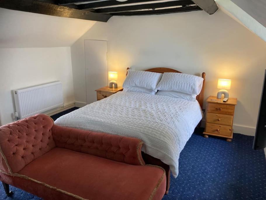 Bryntirion Farmhouse Rooms Llanfair Caereinion Eksteriør billede